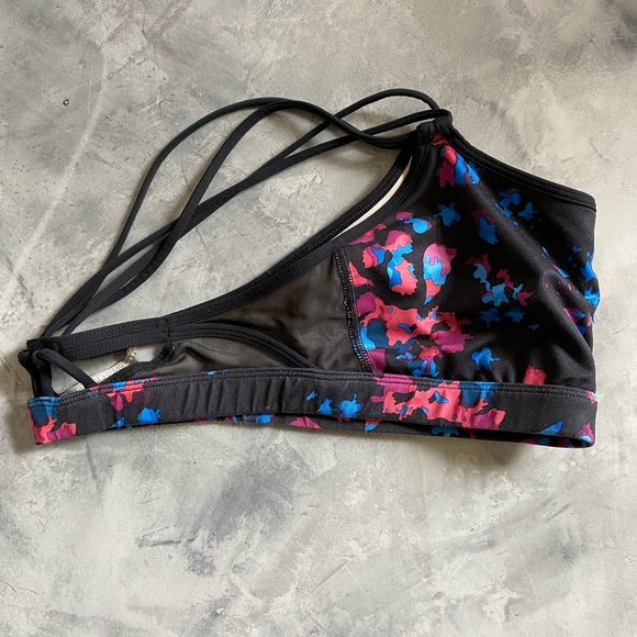 SOLD! 🖤LULULEMON Make A Move Floral Bra! - Picture 5 of 6